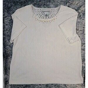 Alfred Dunner petite women's top with a beaded neckline and textured. Sze PM